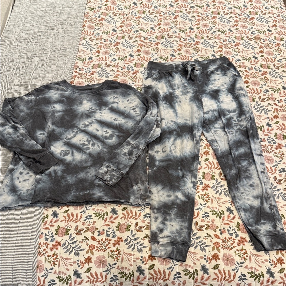 GreenTea Tie-Dye Sweatshirt (Medium) and Joggers (Small) Set - Blue and Gray